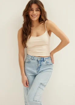 Basic singlet cropped