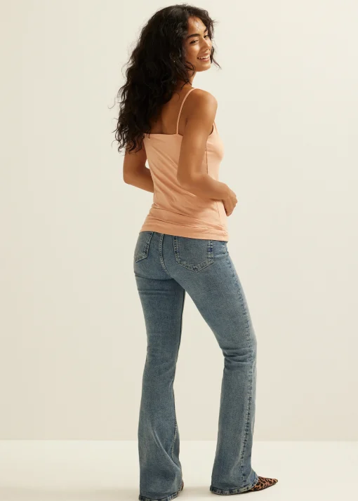 Basic singlet met kant detail