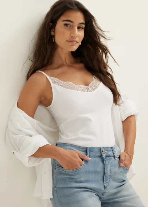 Basic singlet met kant detail