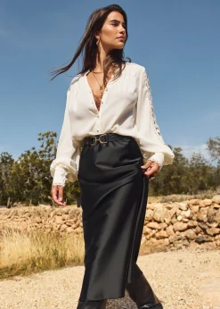 Blouse crochet tape details