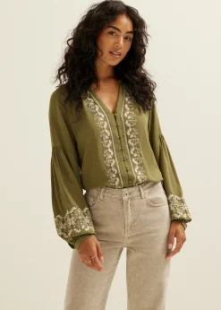 Blouse met borduurdetails