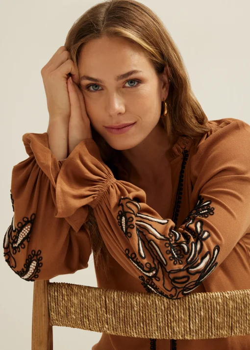 Blouse met borduurwerk