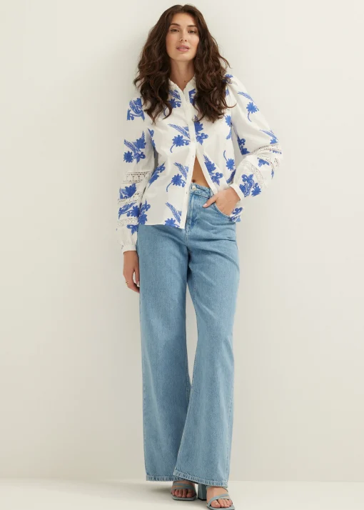 Blouse met borduurwerk