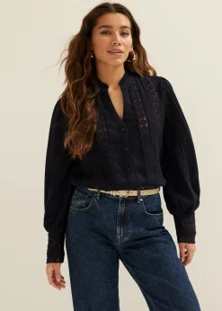 blouse met tape details