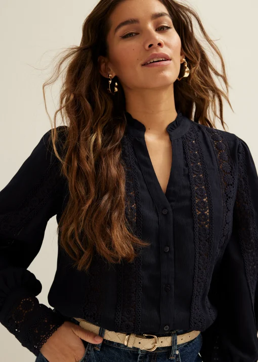 blouse met tape details