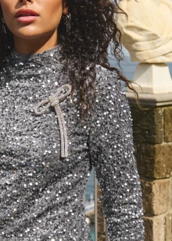Broche met strass details