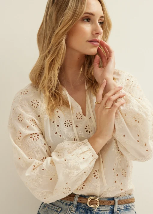 Broderie top
