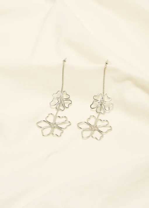Lange oorbellen met bloemen