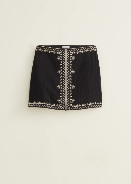 Mini rok met borduurwerk