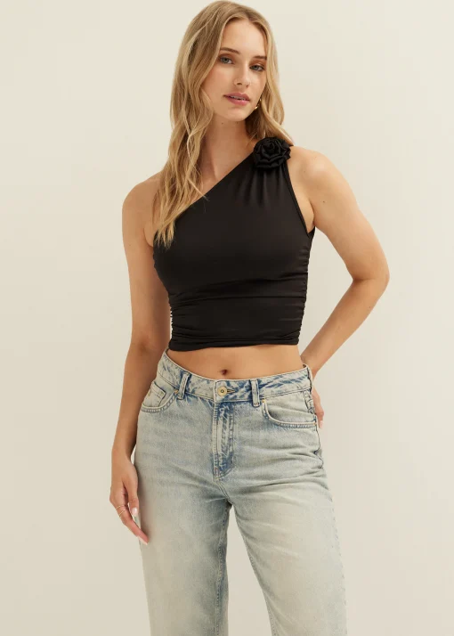 One-shoulder top met roos