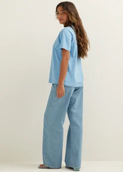 Oversized t-shirt aesthetic