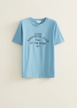 Oversized t-shirt aesthetic