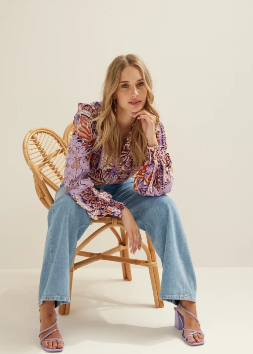 Top met crochet details
