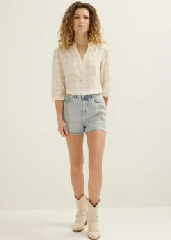Top met geborduurde print
