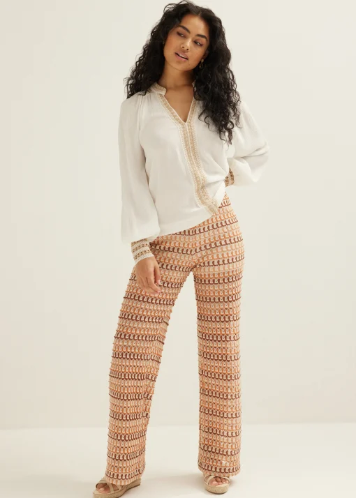 Top met gehaakte details