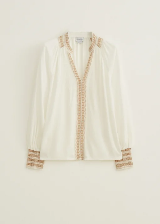Top met gehaakte details