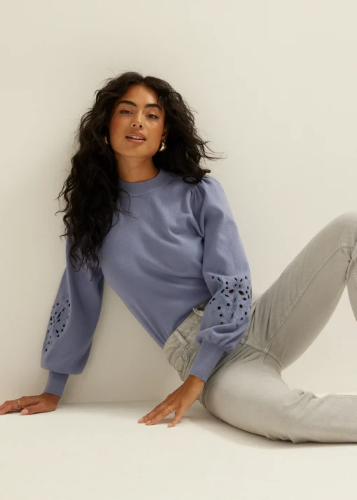 Trui met broderie details