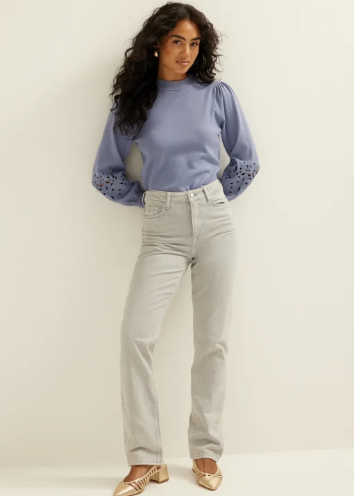 Trui met broderie details