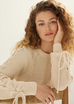 Trui met veter details