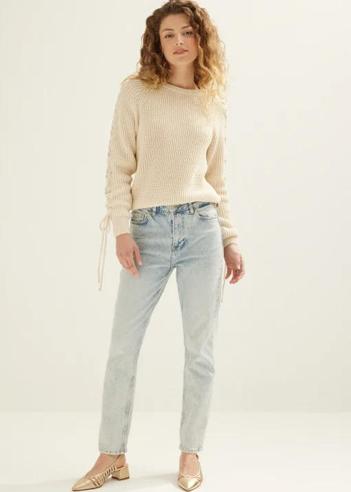 Trui met veter details