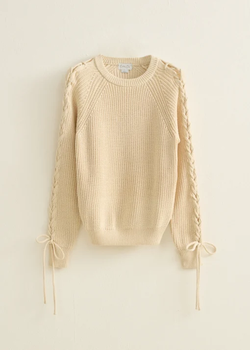 Trui met veter details