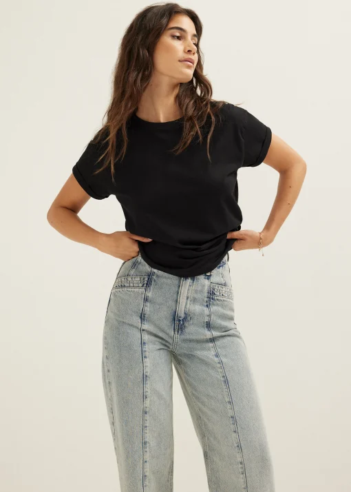 T-shirt met opgerolde mouw