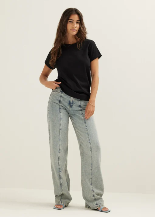 T-shirt met opgerolde mouw